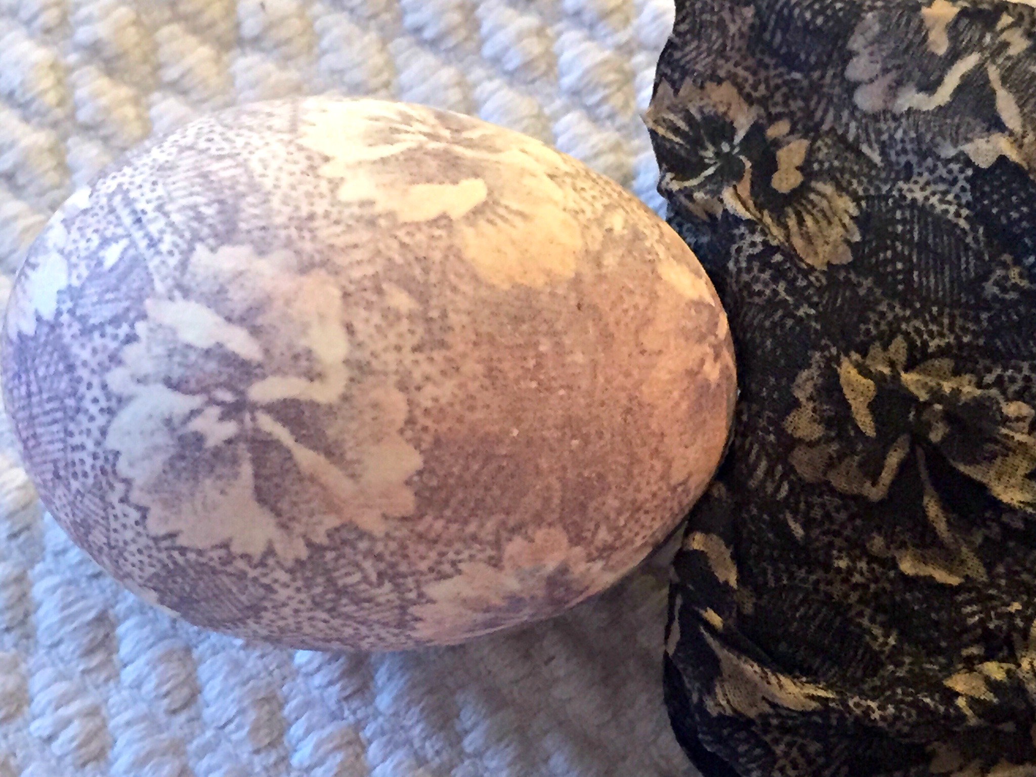 egg coloring with silk - the finished result