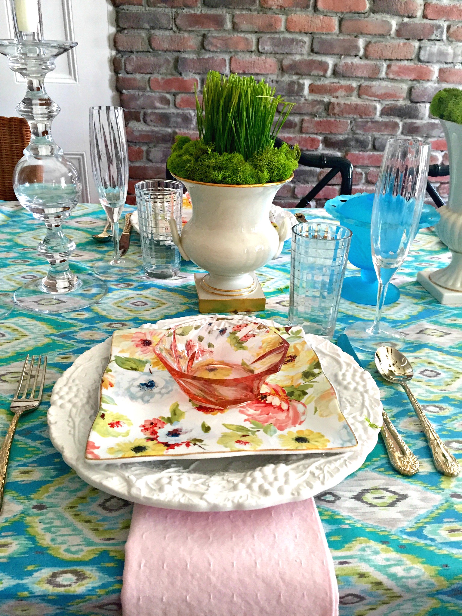 spring holiday table setting - one place