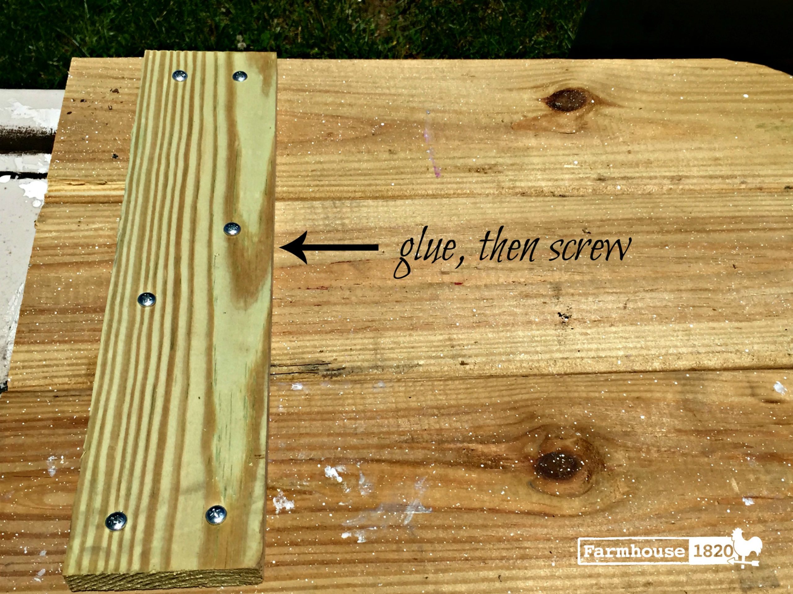scrap wood table - DIY assembly