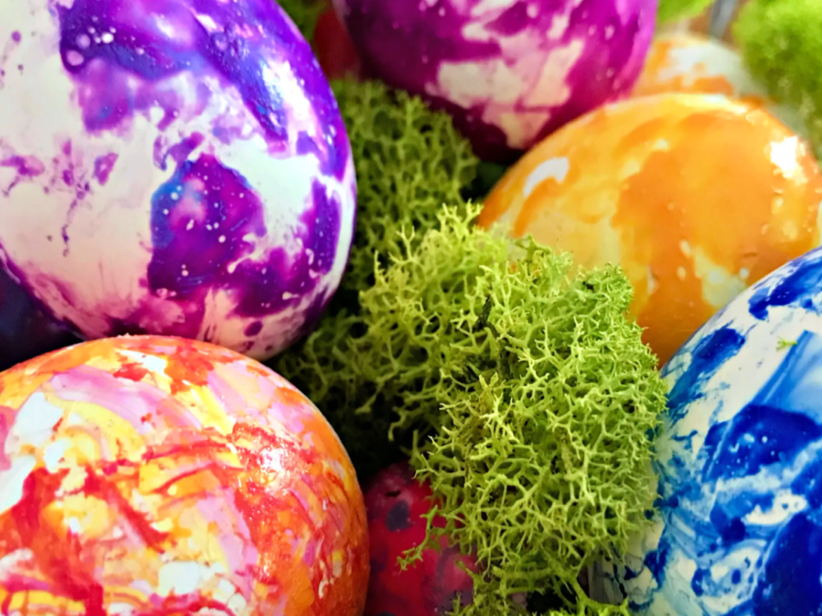 the easy way how to marbleize Easter eggs