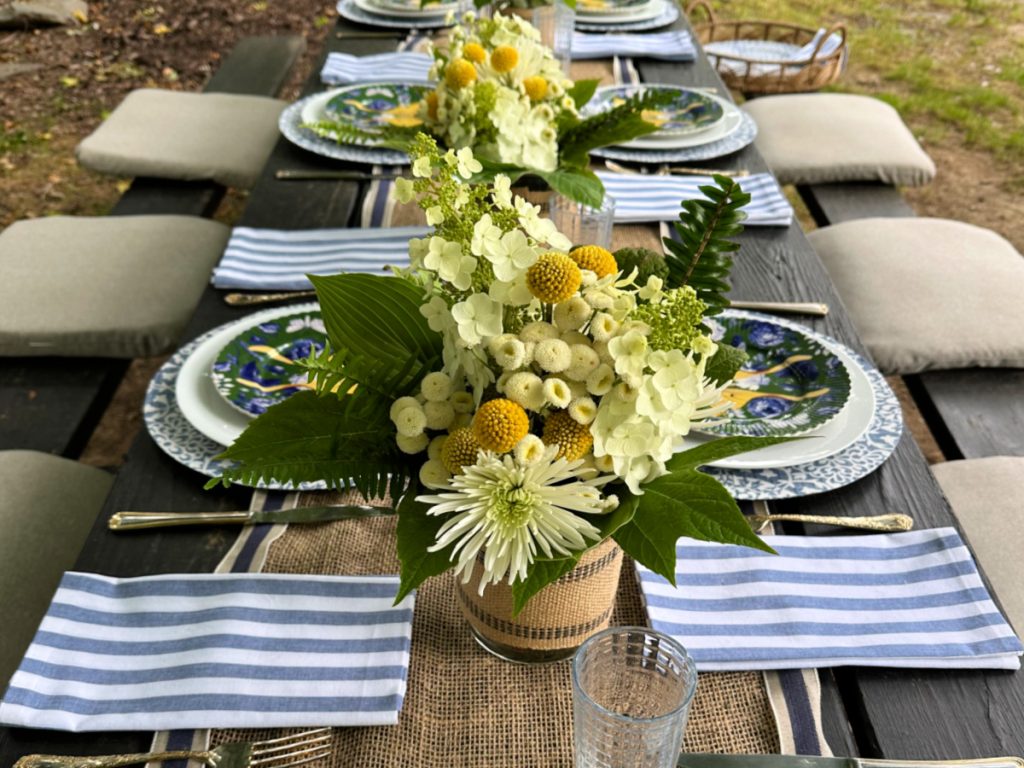 a pretty way to set a summer table for alfresco dining