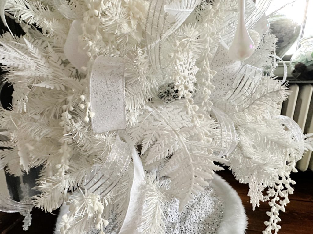 How to design and decorate an all white Christmas tree