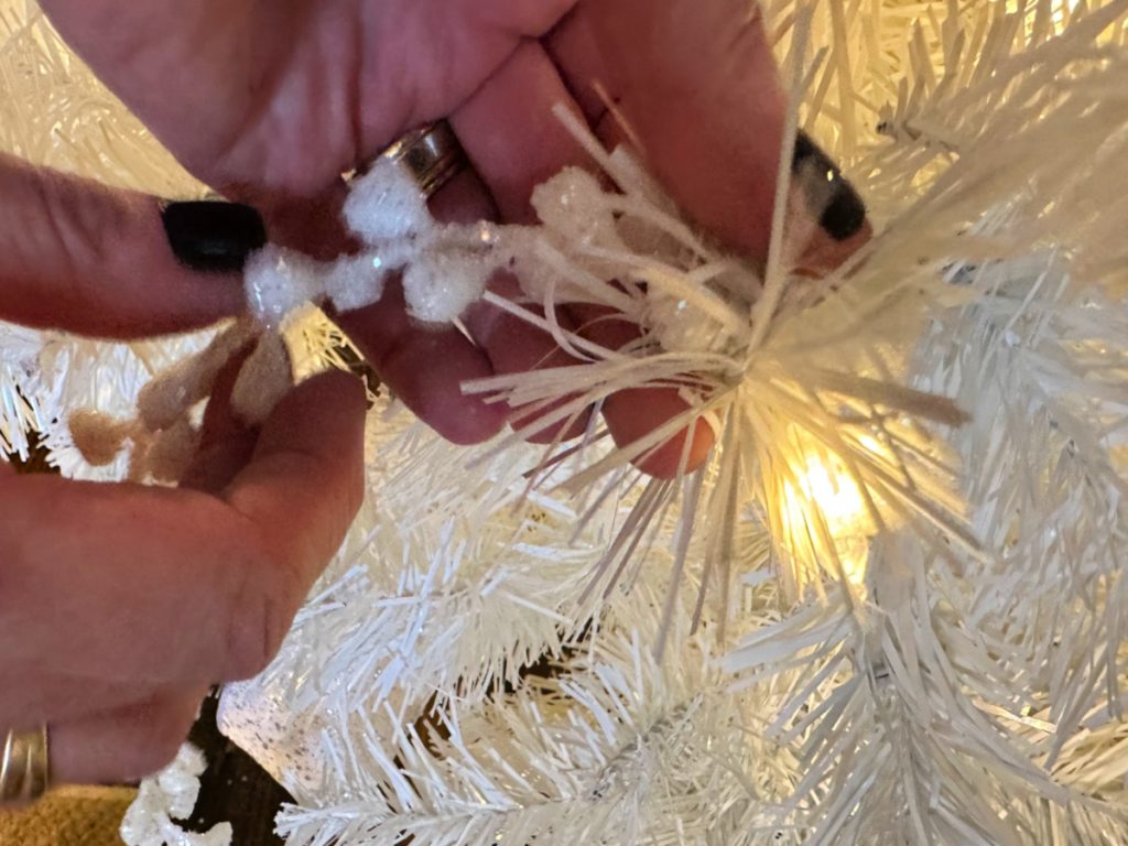 how to design and decorate an all white Christmas tree